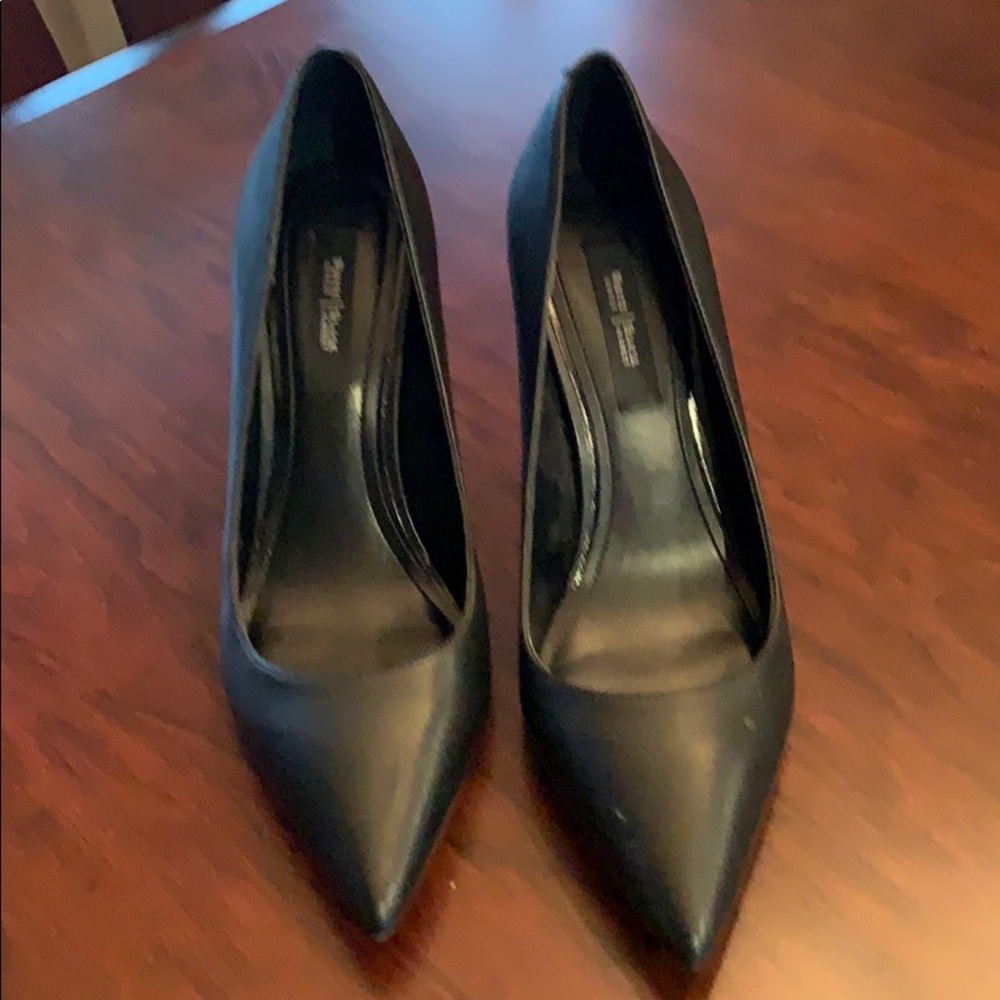Beautiful black pumps